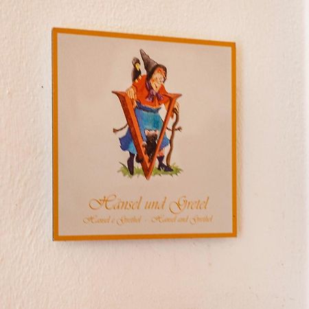 Haensel Und Gretel Schlosshof Umes Ngoại thất bức ảnh