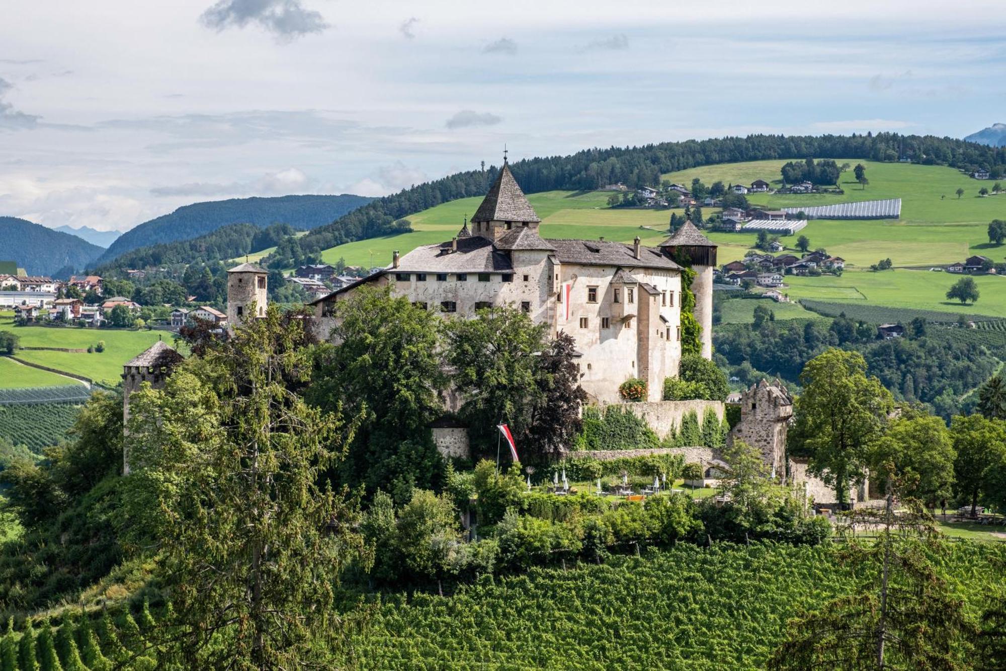 Haensel Und Gretel Schlosshof Umes Ngoại thất bức ảnh