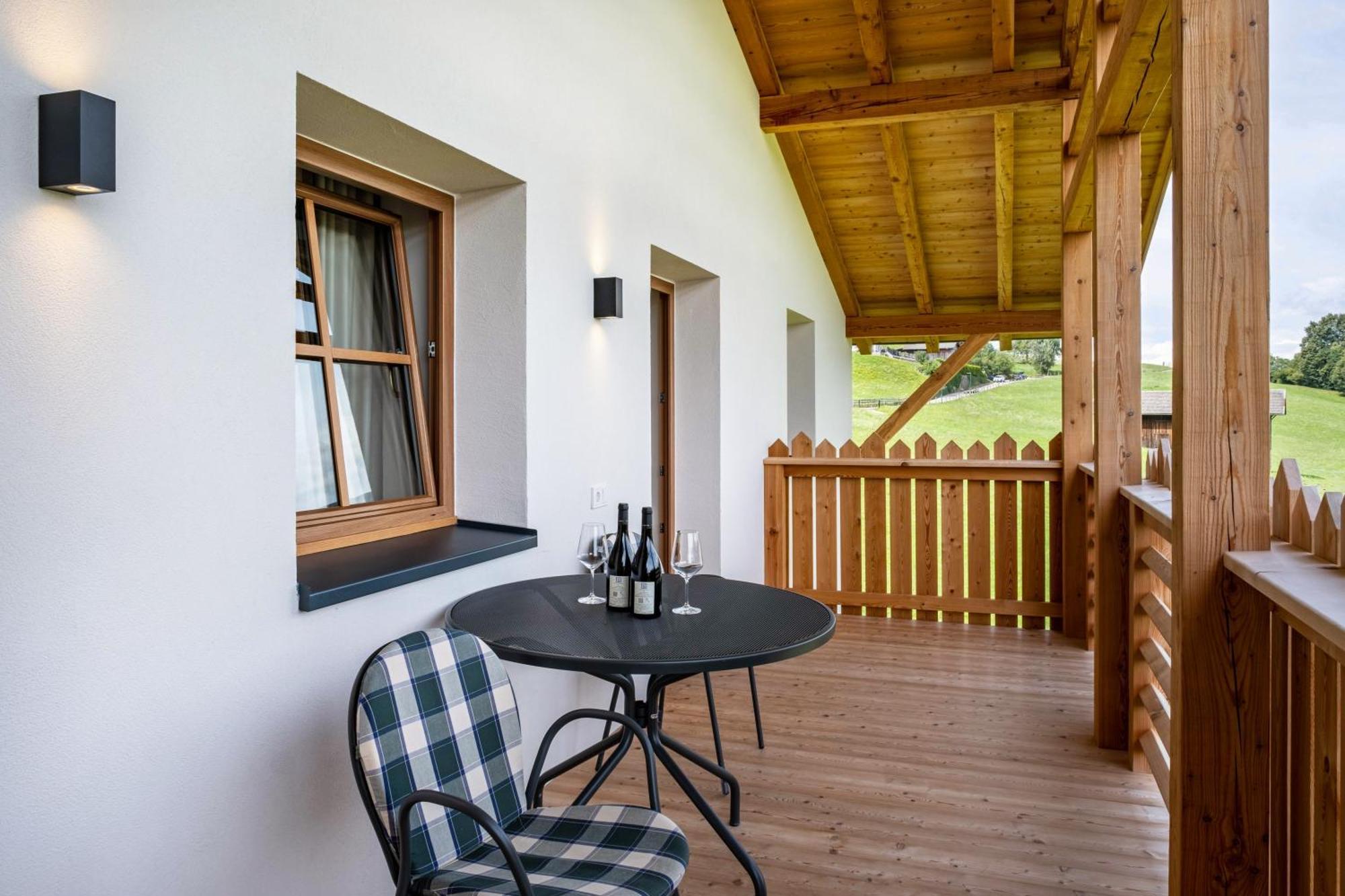 Haensel Und Gretel Schlosshof Umes Ngoại thất bức ảnh